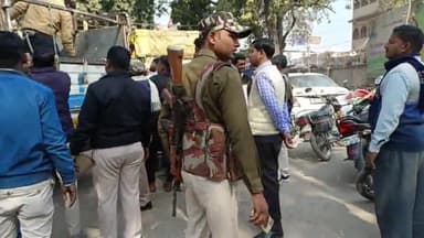 महुआ: कुशहर चौक के पास अपराध की योजना बना रहे 5 अपराधियों को महुआ पुलिस ने हथियार के साथ किया गिरफ़्तार