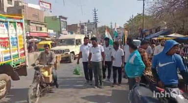 एटा: अपनी मांग को लेकर उड़ीसा के 5 लोग कर रहे पैदल यात्रा, शुक्रवार को पहुंचे एटा व जल्द पहुंचेंगे दिल्ली