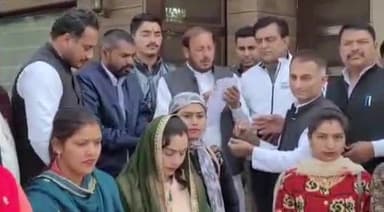 पंचकूला: जिले के सरपंचों ने अपनी मांगों को लेकर विधायक प्रदीप चौधरी को पंचकूला सेक्टर 4 में सौंपा ज्ञापन