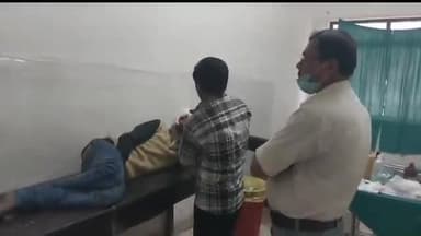 बेतिया: बसवरिया गांव के समीप तेज रफ्तार मोटरसाइकिल अनियंत्रित होकर गड्ढे में गिरी, दो लोग गंभीर रूप से घायल