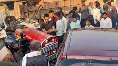 कादीपुर: बछेडिया मोड़ पर ट्रैक्टर और कार में हुई भिड़ंत, 2 लोग हुए घायल