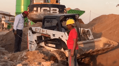 सिंगरौली: नौगढ मेडिकल कॉलेज के निर्माण के दौरान ठेकेदार की मशीन ने स्थानीय निवासी के दीवार को किया धरा शाही, दीवार बनवाने पर बनी सहमति