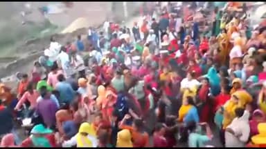 धनौरा: गजरौला के गांव काकाठेर से 241 कांवड़िए हरिद्वार से जल लेने के लिए वह रवाना ग्रामीणों ने किया जोरदार स्वागत पुलिस का पहरा