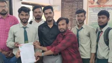 कांके: 10 सूत्री मांगों को लेकर आजसू ने मारवाड़ी कॉलेज के प्राचार्य को सौंपा ज्ञापन