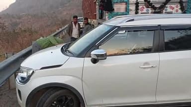 रॉबर्ट्सगंज: मारकुंडी मुख्य सड़क मार्ग पर तेज रफ्तार अनियंत्रित ट्रक ने कार को मारी टक्कर, बाल-बाल बचे कार में सवार दंपत्ति