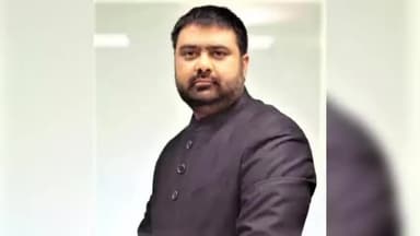 टीवी पत्रकार दीपक चौरसिया पर लटकी गिरफ्तारी की तलवार, अदालत ने जारी किया वारंट