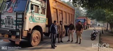 सादाबाद: उपजिलाधिकारी विपिन शिवहरे ने मुरसान चौराहे पर अवैध खनन के 10 ओवरलोडिंग ट्रकों को किया जब्त