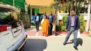 झांसी: उमा भारती ने झांसी पहुंचकर बुंदेलखंड राज्य के मुद्दे को लेकर कहा - मध्य प्रदेश के लोग नहीं चाहते बुंदेलखंड राज्य