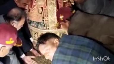 पलवल: शहर में कारगिल शहीद की बेटी की शादी में पहुंचे पूर्व सैनिकों ने हथेलियां बिछाकर स्टेज तक पहुंचाई दुल्हन