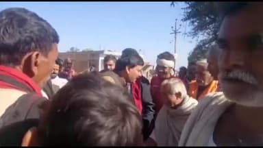 दमोह: दमोह में भाजपा की विकास यात्रा में लगा ग्रामीणों द्वारा विरोध करने का ग्रहण, भाजपा की विकास यात्रा को दिखाए काले झंडे