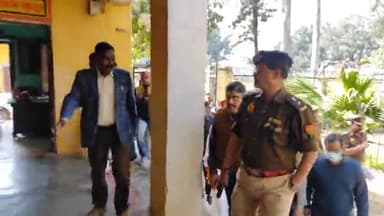 बिसौली: मदन लाल इंटर कॉलेज में डीएम मनोज कुमार और एसएसपी डॉ ओपी सिंह ने बोर्ड की परीक्षाओं को दृष्टिगत रखते हुए किया निरीक्षण