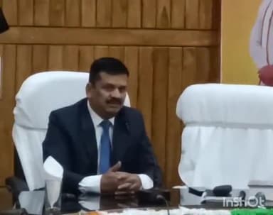 बहराइच: कलेक्ट्रेट कार्यालय में आयोजित राष्ट्रीय लोक अदालत में डीएम ने निस्तारित किये 25 वाद