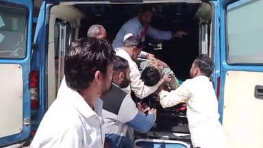 शाजापुर: एनएच 52 स्थित गोलुवा के समीप बाइक सवार को अज्ञात वाहन ने मारी टक्कर, घटना में 2 लोग हुए घायल