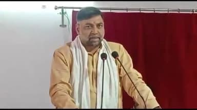 नरसिंहपुर: झगरहाई गांव में पहुंचकर विधायक ने शासन की योजनाओं का लाभ लेने के लिए लोगों को किया जागरूक