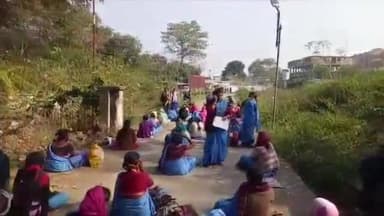 हज़ारीबाग: दाढ़ी प्रखंड में अपनी मांगों को लेकर अनिश्चितकालीन हड़ताल पर सहिया