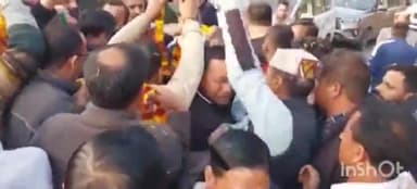 नूरपुर: हिमाचल प्रदेश विधानसभा स्पीकर कुलदीप सिंह पठानिया का पूर्व विधायक अजय महाजन की अध्यक्षता में नूरपुर में किया गया स्वागत