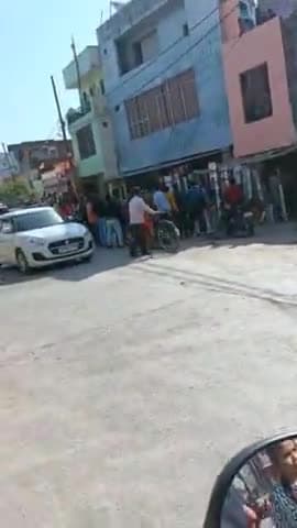 अकबरपुर: चाचा भतीजी में #मामूली से बात नहीं करूंगा #रोड पर लगे भीड़# बाजार