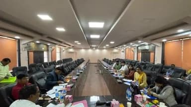 हज़ारीबाग: पुराने सूचना भवन में जिलों के डीपीआरओ,एपीआरओ, एसएमपीओ के साथ हुई समीक्षा बैठक