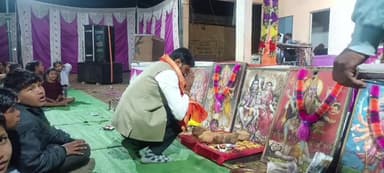 जिला पंचायत क्षेत्र के ग्राम- सुरहोली में आयोजित जस झांकी प्रतियोगिता में सम्मिलित हुआ, धर्म मंच व जनमानस का लिया आशीर्वाद।