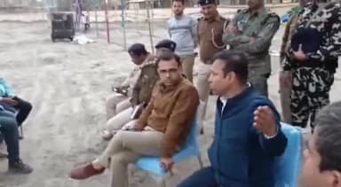 गोपालगंज: सिपाया गांव में सीएम नीतीश कुमार के आगमन को लेकर डीएम एसपी ने किया निरीक्षण। दिए कई निर्देश। बदल गया गांव का नक्शा।