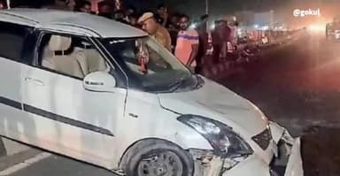 बाड़मेर: चामुंडा चौराहे स्थित ओवरब्रिज पर एक कार पलटी, मौके पर पहुंची पुलिस