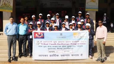 दुर्ग: बीएसएफ द्वारा नक्सल प्रभावित क्षेत्रों से युवक एवं युवतियों को कल दुर्ग रेलवे स्टेशन से भुवनेश्वर के लिए किया रवाना