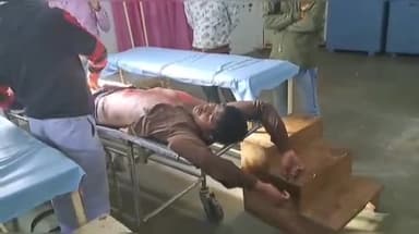 शिवपुरी नगर: मनियर पेट्रोल पंप के पास बाइक फिसलने से घायल हुए युवक में पीछे से आ रही बस ने मारी टक्कर, गंभीर घायल