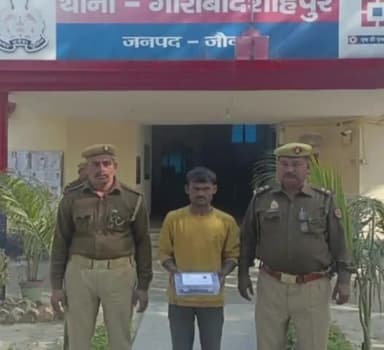 जौनपुर: थाना गौराबादशाहपुर की टीम ने केशवपुर रेलवे क्रासिंग के पास से एक अभियुक्त को किया गिरफ्तार, तमंचा व कारतूस बरामद