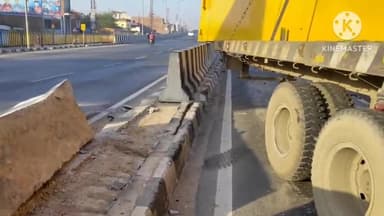 शिकोहाबाद: नेशनल हाइवे प्रताप पुर चौराहा के पास एक ट्रोला डिवाइडर से टकराया, मार्ग हुआ अवरुद्ध