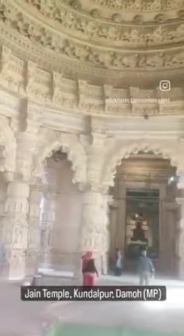 पन्ना-दमोह की सीमा पर स्थित प्रकृति के खुले वातावरण में अपनी विशाल कलाकृति एवं धरोहर को समेटे हुए कुंडलपुर का भव्य नजारा