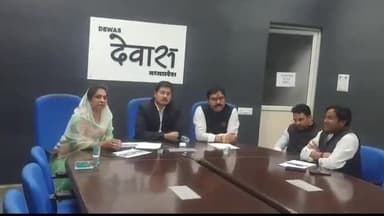 देवास नगर: विकास यात्रा को लेकर मुख्यमंत्री ने की वीसी, कलेक्टर कार्यालय के एनआईसी कक्ष में शामिल हुए अधिकारी गण