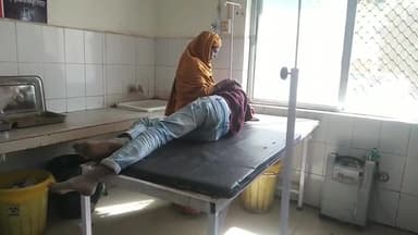 बदायूं: मीराजी चौकी के वार्ड नंबर 2 में 2 छात्रों के गुटों में जमकर हुआ लड़ाई झगड़ा, एक छात्र हुआ घायल