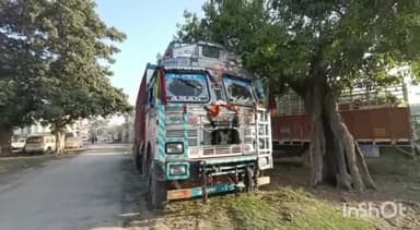 जालौन: बुन्देलखण्ड एक्सप्रेसवे के वंगरा मोड़ पर ट्रक का टायर बदल रहे चालक को दूसरे ट्रक ने रौंदा, मौके पर हुई मौत