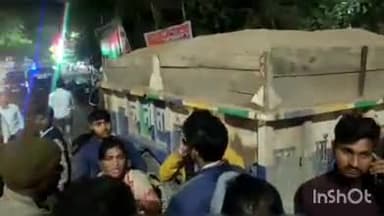 हमीरपुर: मुख्यालय मे SP कार्यलय के पास मॉरम से लोड ट्रैक्टर की कार मे लगी टककर, बाल बाल बचे कार सवार