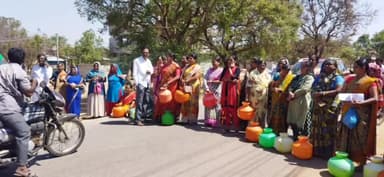 ಗದಗ: ಸಾಯಿ ನಗರದಲ್ಲಿ ನೀರಿಗಾಗಿ ಪ್ರತಿಭಟನೆ