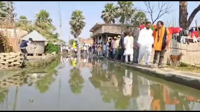 सड़क पर विकास की बहती गंगा को देखिए 
#jansuraj #kuchaikote #gopalganj #road @akkanu.gpj #kuchaikotenews