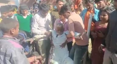 जलेसर: पत्थर की सराय के पास तेज रफ्तार कार ने साइकिल सवार दम्पत्ति को मारी टक्कर, दम्पत्ति गंभीर रूप से हुए घायल