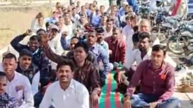 देवसर: अतिथि शिक्षक संघ सिंगरौली ने एक दिवसीय धरना प्रदर्शन कर नियमितिकरण की मांग को लेकर CM के नाम DM को सौंपा ज्ञापन