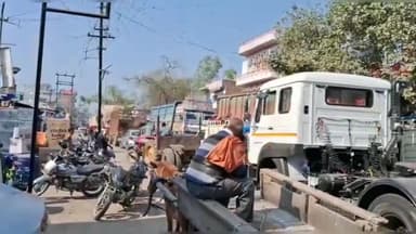 डलमऊ: चौरासी के रहने वाले भाजपा कार्यकर्ता एवं समाजसेवी अंकिल दीक्षित ने जाम की समस्या को लेकर उप जिलाधिकारी को सौंपा पत्र