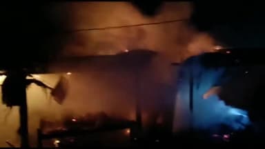 अररिया: आरएस के वार्ड 2 में आग लगने से 2 घर जले, घर में रखा सामान जलकर हुआ खाक