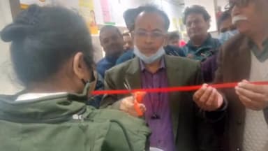 कादीपुर: जिला महिला चिकित्सालय में विशेष टीकाकरण अभियान के दूसरे चरण का मुख्य चिकित्सा अधिकारी ने फीता काटकर किया शुभारंभ