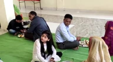 खुरई: संत कवरदास वार्ड में योग वेदांत सेवा समिति ने लोगों से की 14 फरवरी को मातृ-पितृ पूजन दिवस मनाने की अपील