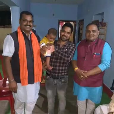 बेमेतरा: बिलई में छठी कार्यक्रम में शामिल हुए भाजपा नेता दयावंत बांधे, लोगों से की मुलाकात