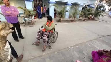 गोपालगंज: हरखुआ गांव में सड़क दुर्घटना में बाइक सवार युवक हुआ घायल, सदर अस्पताल में इलाज जारी