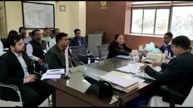 कांके: उपायुक्त की अध्यक्षता में भू अर्जन से संबंधित समीक्षात्मक बैठक