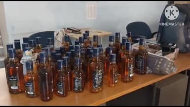 रहुई: रहूई थाना क्षेत्र में शराब से लदा टैंपो अनियंत्रित होकर पलटा, पुलिस ने 45 लीटर विदेशी शराब की बरामद