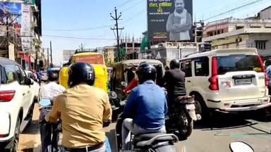 पटना ग्रामीण: कंकड़बाग मेन रोड पर लगा जाम, यातायात हुई बाधित