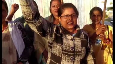 सिंगरौली: पुरानी पेंशन बहाली को लेकर MP शिक्षक संघ ने कलेक्ट्रेट के सामने धरना देकर CM के नाम DM को सौंपा ज्ञापन