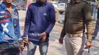 मोटरसाइकिल चोरी करने के आरोप में दो युवक गिरफ्तार 
#kuchaikote #gopalganj #crime #Bike  #Motorcycle @akkanu.gpj