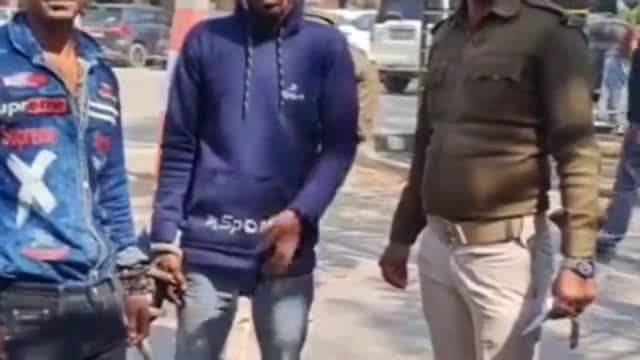 मोटरसाइकिल चोरी करने के आरोप में दो युवक गिरफ्तार 
#kuchaikote #gopalganj #crime #Bike  #Motorcycle @akkanu.gpj